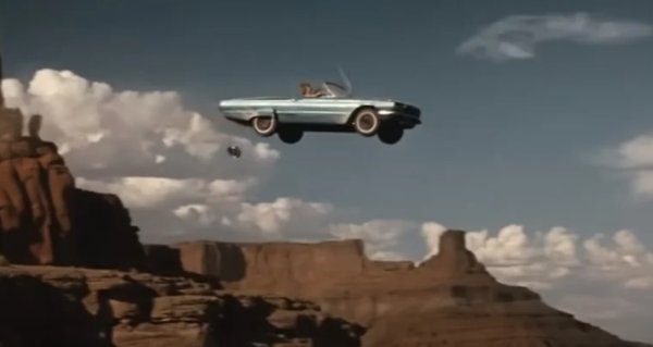 Великият филм от 1991 г. &bdquo;Телма и Луиз&ldquo; представя Джийна Дейвис и Сюзън Сарандън като двойка приятели от Арканзас, които се впускат в епична престъпна разходка в страната в тюркоазения кабриолет Thunderbird от 1966 г. на Луиз. И двете получават номинации за &ldquo;Оскар&ldquo;. Куп звезди като Харви Кайтел и Майкъл Медсън играят във филма, а младият Брад Пит прави първата си значима роля.

В една от най-известните заключителни сцени в историята на филма, Телма и Луиз карат от скала в Гранд Каньон, докато силите на реда се приближават. Продуцентите на филма изрязват горните части от три купета Thunderbird и подсилват рамките, за да ги използват за сцената със скок от скала. Непокътната кола е продадена на търг от Barrett-Jackson през 2008 г. за 71 500 долара.
